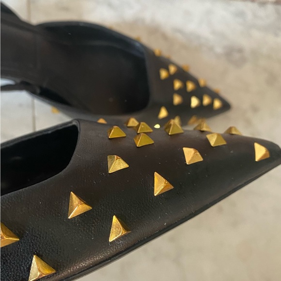 Black sling back kitten heels, gold studs - Picture 4 of 4